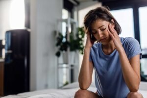 A rotina acelerada e a cobrança constante criaram uma geração cansada, que luta para equilibrar produtividade e saúde mental.