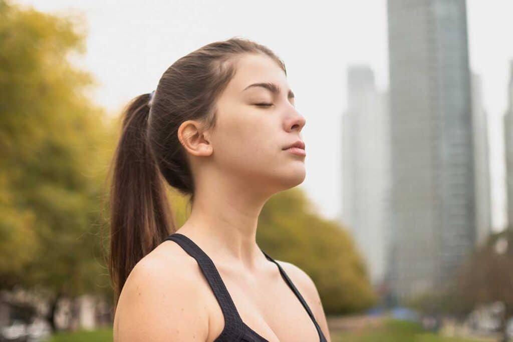 Respirar de forma consciente é um exercício de equilíbrio e autocuidado — um antídoto natural contra o estresse moderno.
